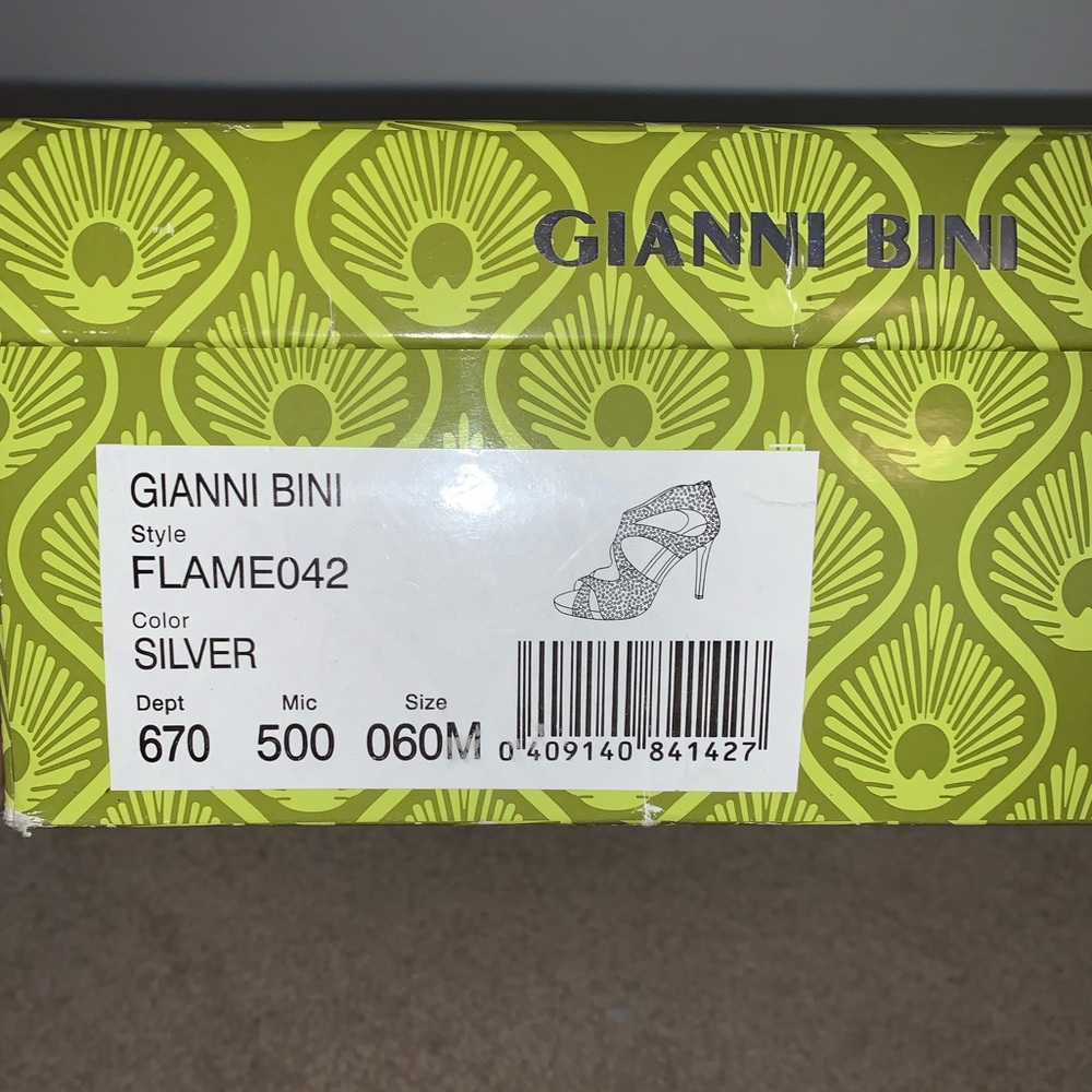 Silver heels - Picture 5 of 5